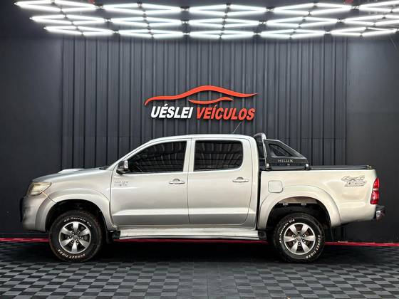 TOYOTA HILUX 3.0 SRV 4X4 CD 16V TURBO INTERCOOLER DIESEL 4P AUTOMÁTICO TOYOTA HILUX 3.0 SRV 4X4 CD 16V TURBO INTERCOOLER DIESEL 4P AUTOMÁTICO